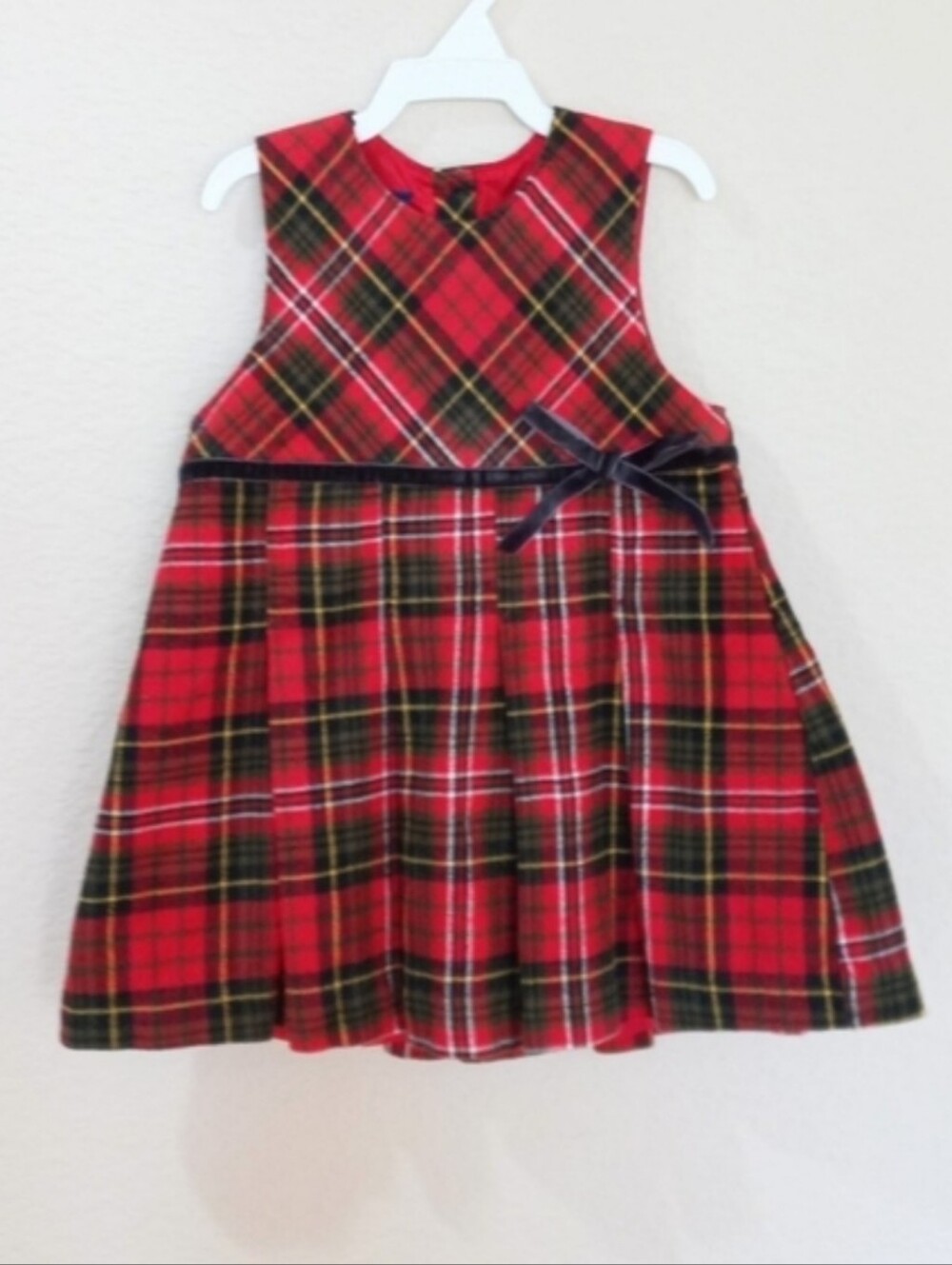 NWOT OshKosh B'gosh plaid pleated Christmas dress with a velvet ribbon